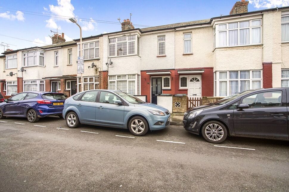 Main image of 2 bedroom Mid Terrace House for sale, Gordon Road, Northfleet, Kent, DA11