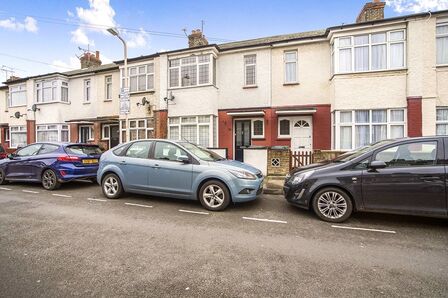 2 bedroom Mid Terrace House for sale