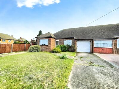 3 bedroom Semi Detached Bungalow to rent