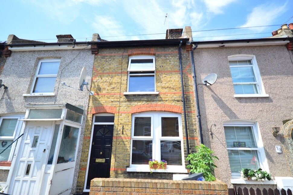 Main image of 2 bedroom Mid Terrace House for sale, Mead Road, Gravesend, Kent, DA11