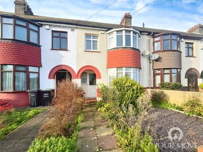 3 bedroom Mid Terrace House to rent