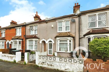 3 bedroom Mid Terrace House to rent