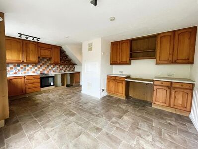 3 bedroom Mid Terrace House for sale