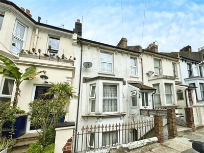 3 bedroom Mid Terrace House for sale