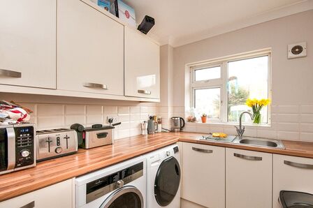 Brookland Close, 2 bedroom  Flat for sale, £195,000