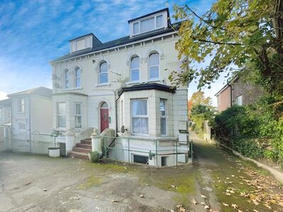 Battle Road, 3 bedroom  Flat for sale, £135,000