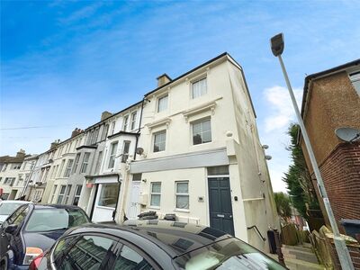 Hughenden Road, 2 bedroom  Flat for sale, £140,000