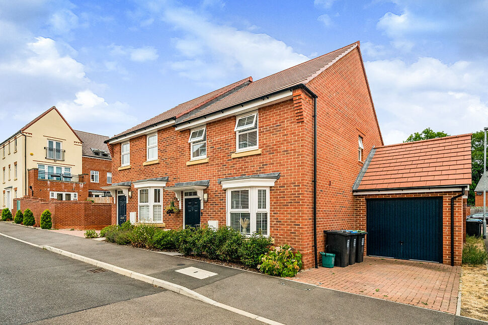 Main image of 3 bedroom Semi Detached House to rent, Burgundy Drive, Hemel Hempstead, Hertfordshire, HP2