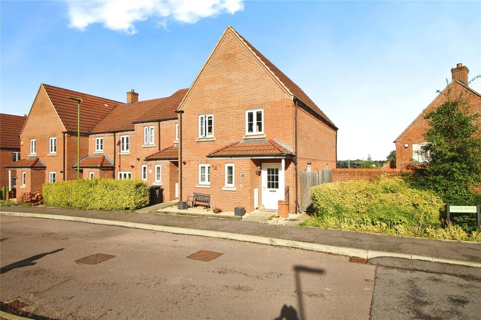 Main image of 4 bedroom End Terrace House for sale, Siskin Drive, Apsley, Hemel Hempstead, Hertfordshire, HP3