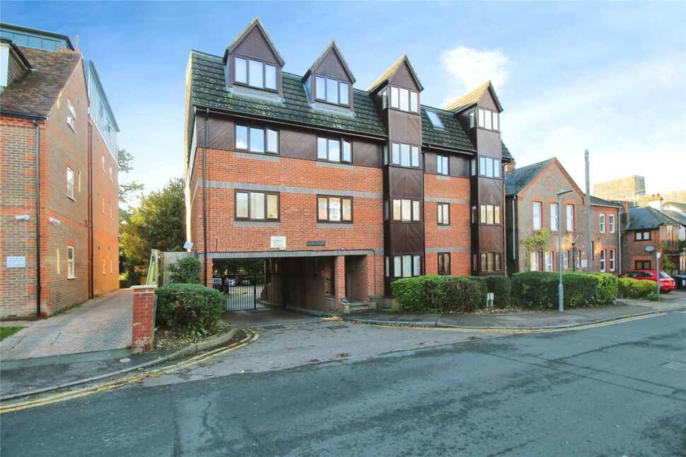 Main image of 1 bedroom  Flat for sale, Alexandra Road, Hemel Hempstead, Hertfordshire, HP2