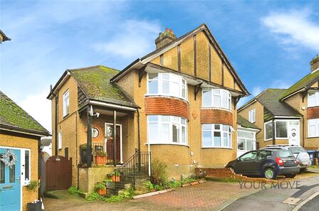 Cedar Walk, 3 bedroom Semi Detached House to rent, £2,000 pcm