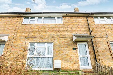 Austen Paths, 3 bedroom Mid Terrace House to rent, £1,500 pcm