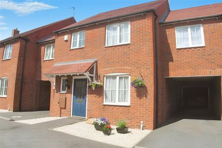 4 bedroom Link Detached House to rent