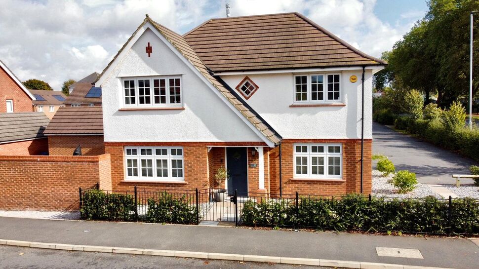 Main image of 4 bedroom Detached House for sale, Ferry Pickering Close, Hinckley, Leicestershire, LE10