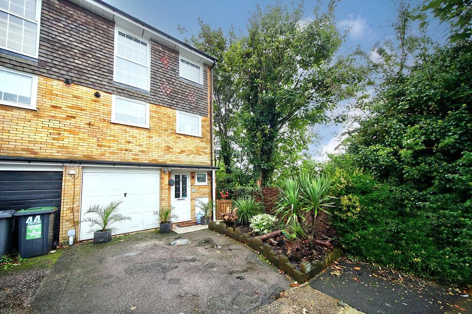 Main image of 4 bedroom Semi Detached House for sale, Trowbridge Gardens, Luton, Bedfordshire, LU2