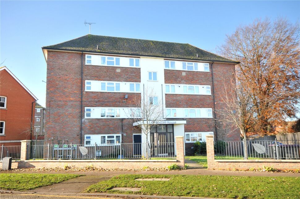 Main image of 2 bedroom  Flat for sale, Whinbush Road, Hitchin, Hertfordshire, SG5