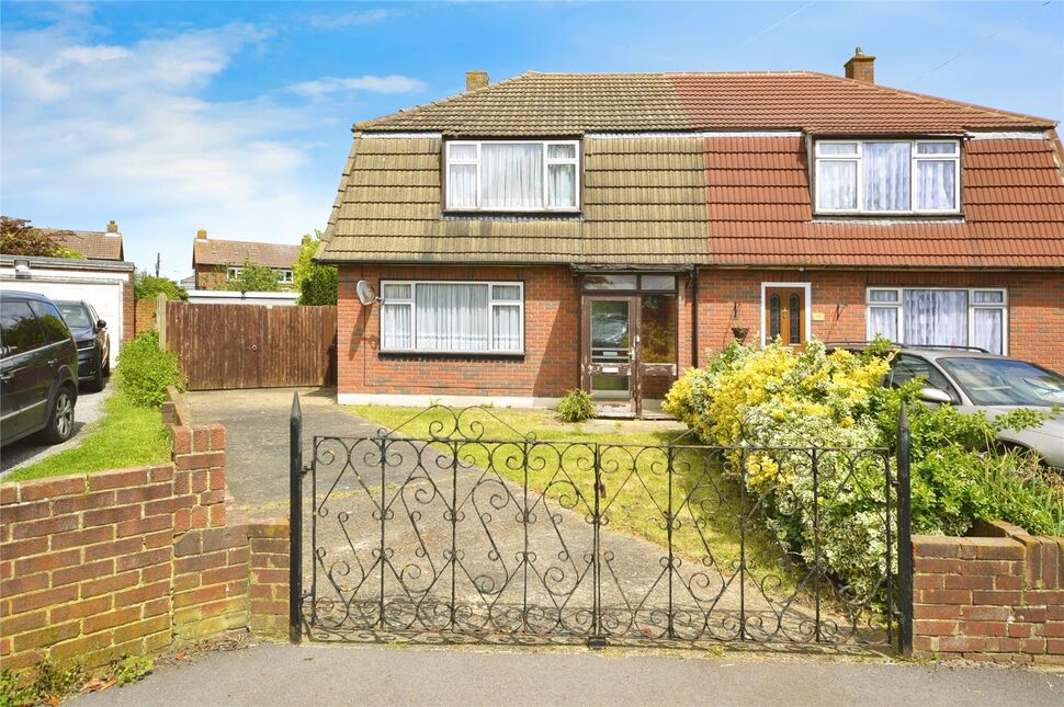 Main image of 2 bedroom Semi Detached House for sale, Edinburgh Road, Isle of Grain, Kent, ME3