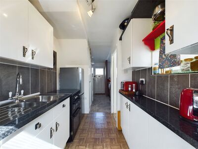 3 bedroom Mid Terrace House for sale