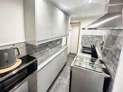 2 bedroom Mid Terrace House for sale