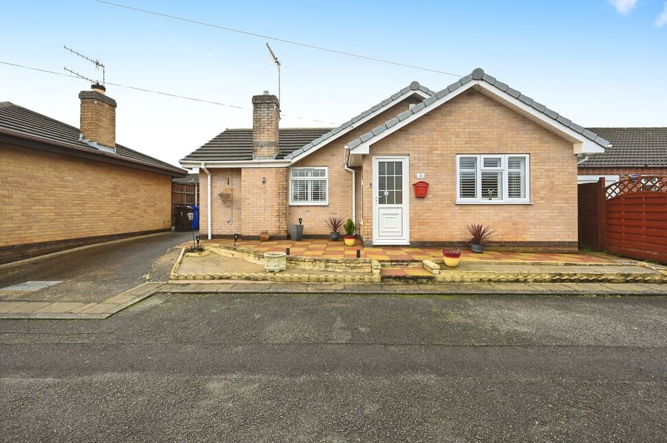 2 bedroom Detached Bungalow for sale