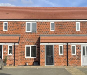 Slater Way, 3 bedroom Mid Terrace House for sale, £200,000