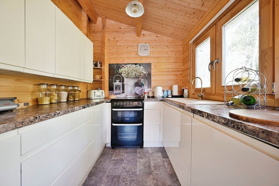 Kitchen / Dining Area