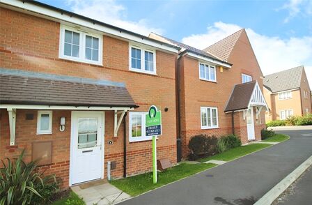 Wenlock Drive, 3 bedroom Mid Terrace House to rent, £975 pcm