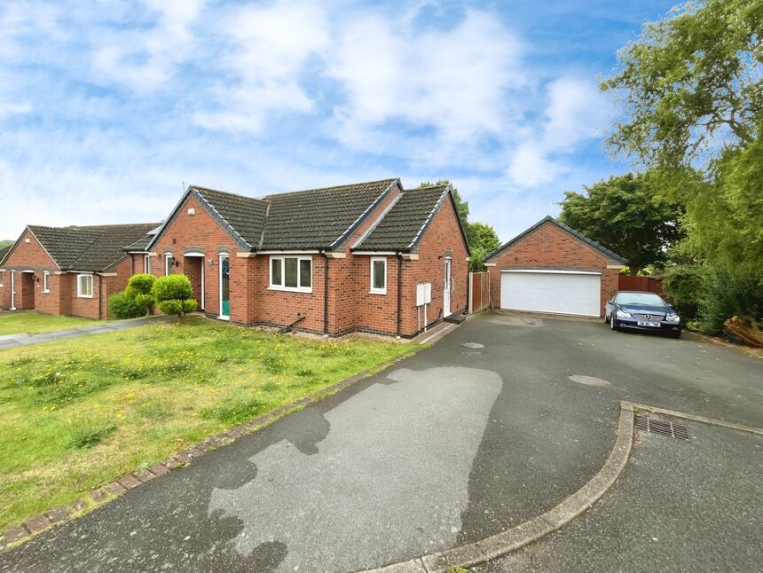 Main image of 5 bedroom Detached House for sale, Savernake Road, Leicester, Leicestershire, LE4