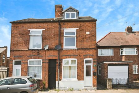 4 bedroom Mid Terrace House for sale