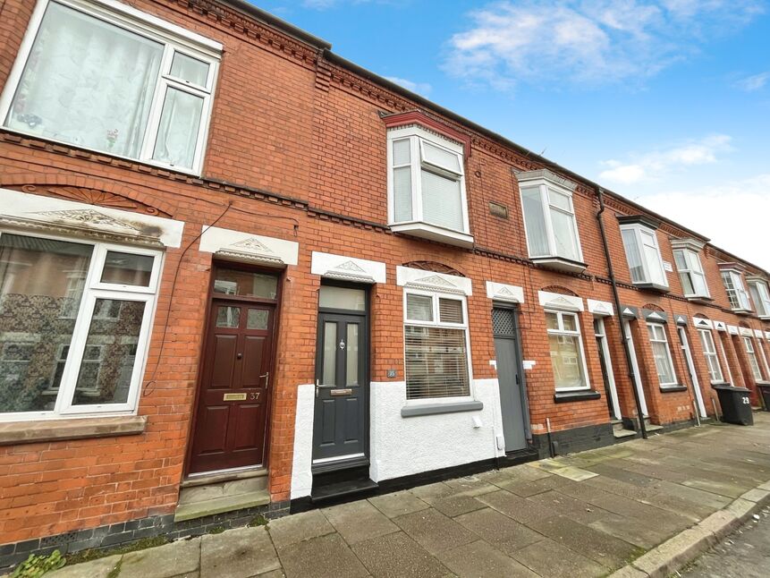 2 bedroom Mid Terrace House for sale