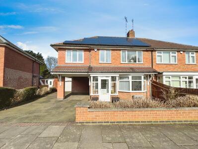 5 bedroom Semi Detached House for sale