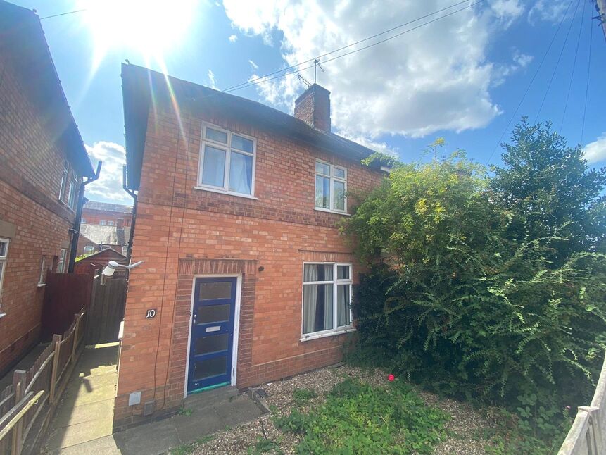 4 bedroom Semi Detached House to rent