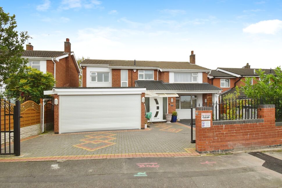 4 bedroom Detached House for sale