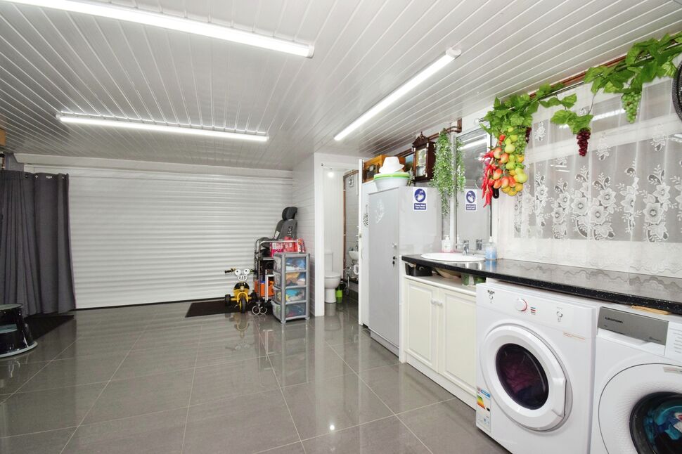 Garage / Utility Room