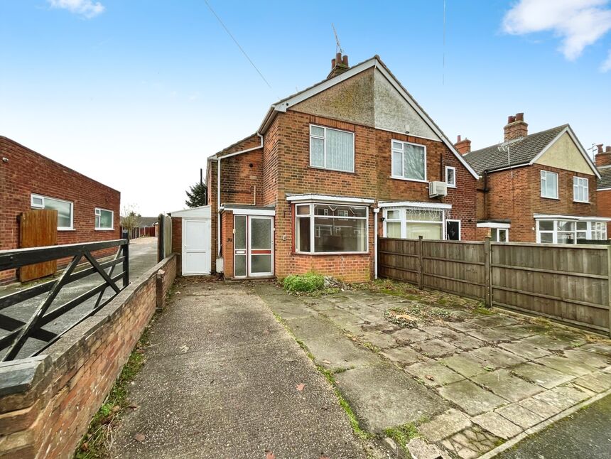 Main image of 3 bedroom Semi Detached House for sale, The Roundway, Leicester, Leicestershire, LE4