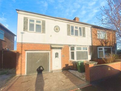 4 bedroom Semi Detached House to rent