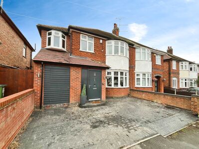 4 bedroom Semi Detached House for sale