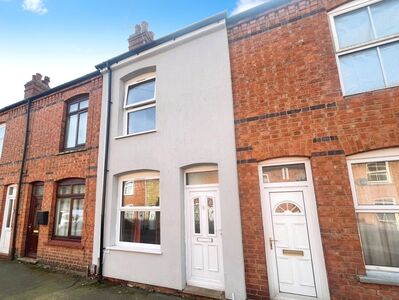 3 bedroom Mid Terrace House to rent