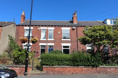 Main Street, 4 bedroom  House to rent, £1,300 pcm