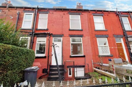 Clifton Terrace, 2 bedroom Mid Terrace House to rent, £850 pcm