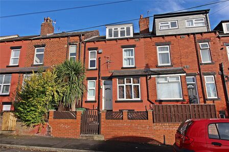 Everleigh Street, 2 bedroom Mid Terrace House for sale, £130,000