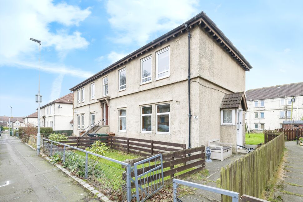 Main image of 2 bedroom  Flat for sale, Lochend Gardens, Edinburgh, Midlothian, EH7