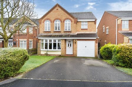 Warwick Close, 4 bedroom Detached House to rent, £1,250 pcm