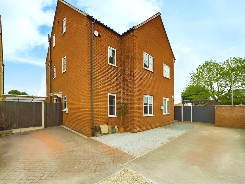 Main image of 3 bedroom Semi Detached House for sale, Harvest Court, Lincoln, Lincolnshire, LN2