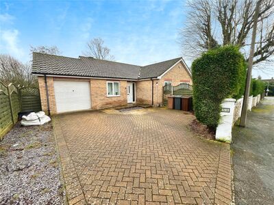 Meadowlake Crescent, 3 bedroom Detached Bungalow for sale, £280,000