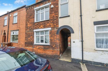 Sincil Bank, 2 bedroom Mid Terrace House for sale, £60,000