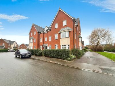 Flaxley Road, 2 bedroom  Flat for sale, £135,000