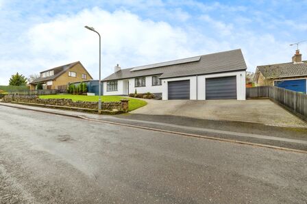 Little Thorpe Lane, 3 bedroom Detached Bungalow for sale, £450,000