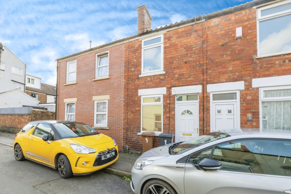 Main image of 2 bedroom Mid Terrace House for sale, Saville Street, Lincoln, Lincolnshire, LN5