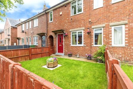 St. Peters Avenue, 2 bedroom Mid Terrace House to rent, £850 pcm